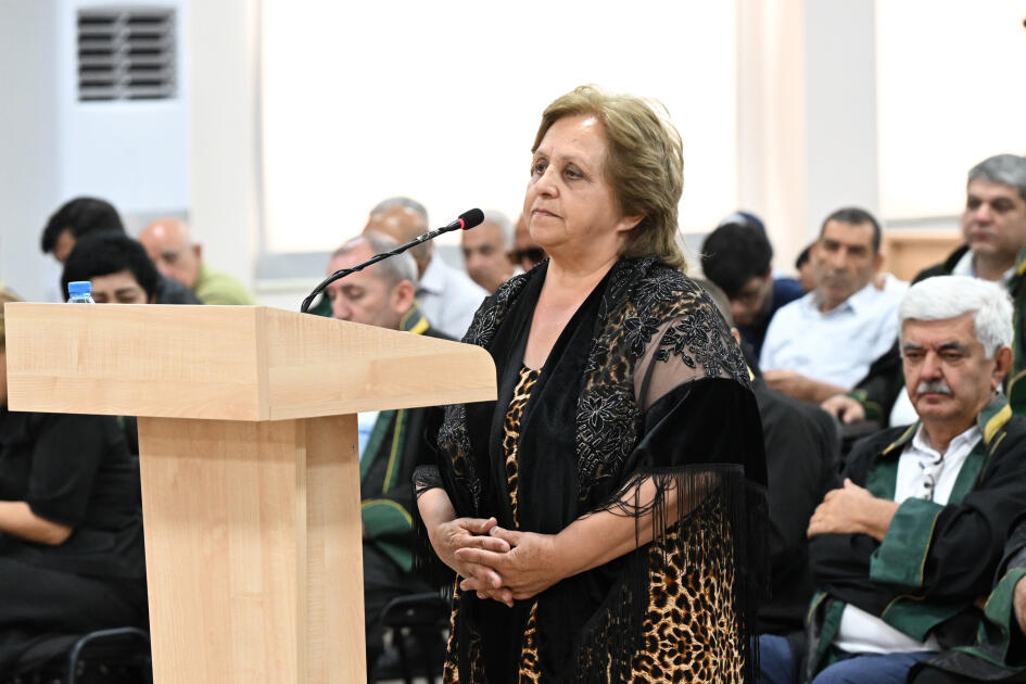 Ermənistan silahlı qüvvələrinin Xocalıya, Laçına, Kəlbəcərə, Qubadlıya hücumları nəticəsində məcburi köçkün düşmüş, yaralanmış, doğmaları öldürülmüş şəxslər məhkəmədə ifadə veriblər