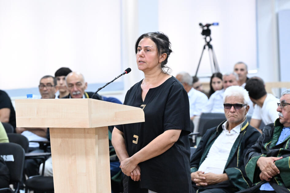 Ermənistan silahlı qüvvələrinin Xocalıya, Laçına, Kəlbəcərə, Qubadlıya hücumları nəticəsində məcburi köçkün düşmüş, yaralanmış, doğmaları öldürülmüş şəxslər məhkəmədə ifadə veriblər