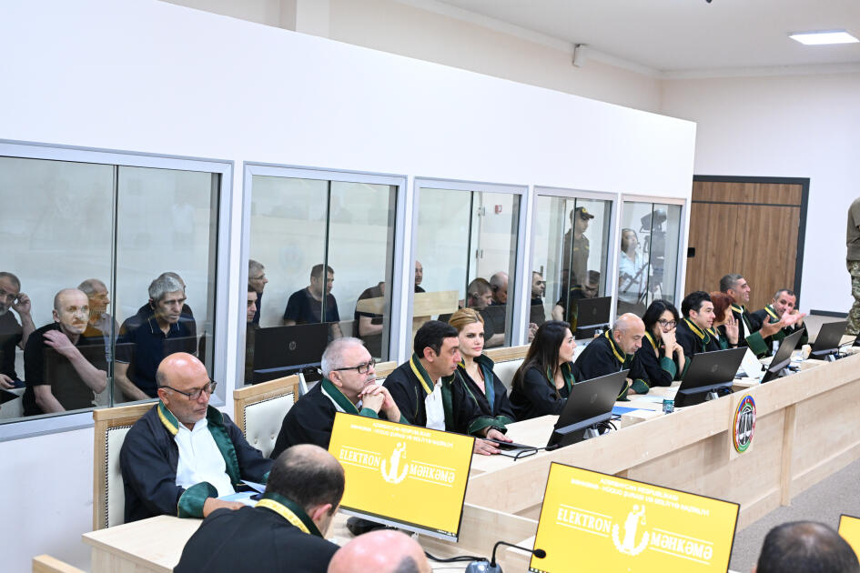 Ermənistan silahlı qüvvələrinin Xocalıya, Laçına, Kəlbəcərə, Qubadlıya hücumları nəticəsində məcburi köçkün düşmüş, yaralanmış, doğmaları öldürülmüş şəxslər məhkəmədə ifadə veriblər