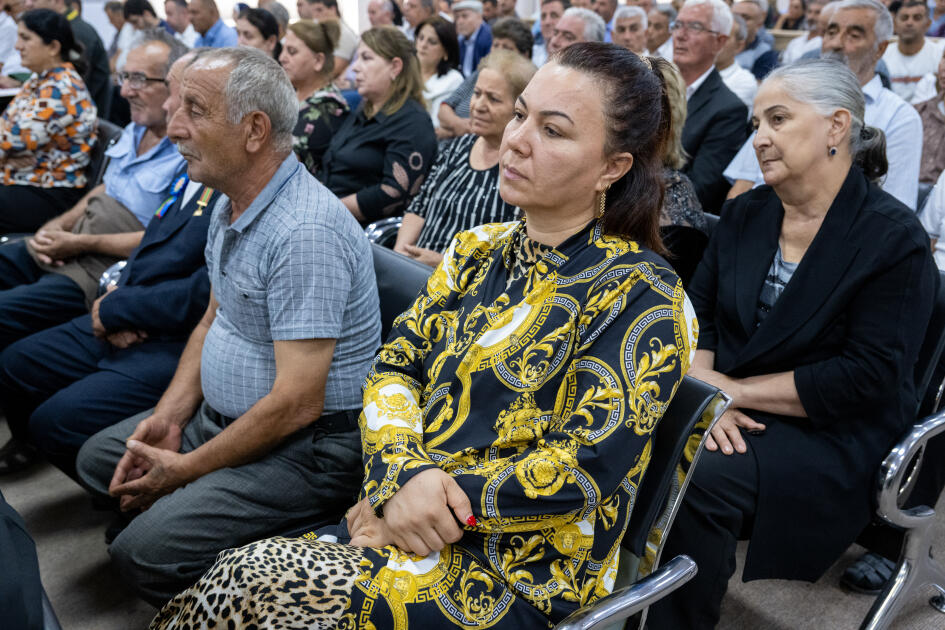 Ermənistan silahlı qüvvələrinin Xocalıya, Laçına, Kəlbəcərə, Qubadlıya hücumları nəticəsində məcburi köçkün düşmüş, yaralanmış, doğmaları öldürülmüş şəxslər məhkəmədə ifadə veriblər