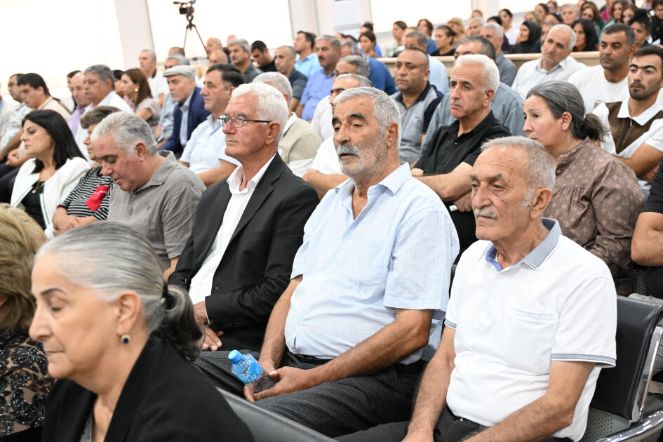 Ermənistan silahlı qüvvələrinin Xocalıya, Laçına, Kəlbəcərə, Qubadlıya hücumları nəticəsində məcburi köçkün düşmüş, yaralanmış, doğmaları öldürülmüş şəxslər məhkəmədə ifadə veriblər