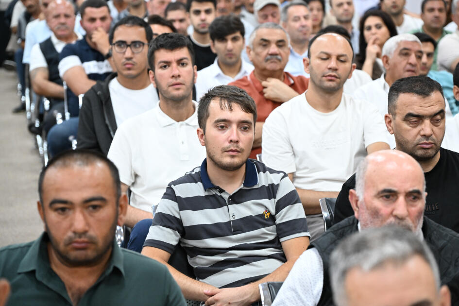 Ermənistan silahlı qüvvələrinin Xocalıya, Laçına, Kəlbəcərə, Qubadlıya hücumları nəticəsində məcburi köçkün düşmüş, yaralanmış, doğmaları öldürülmüş şəxslər məhkəmədə ifadə veriblər
