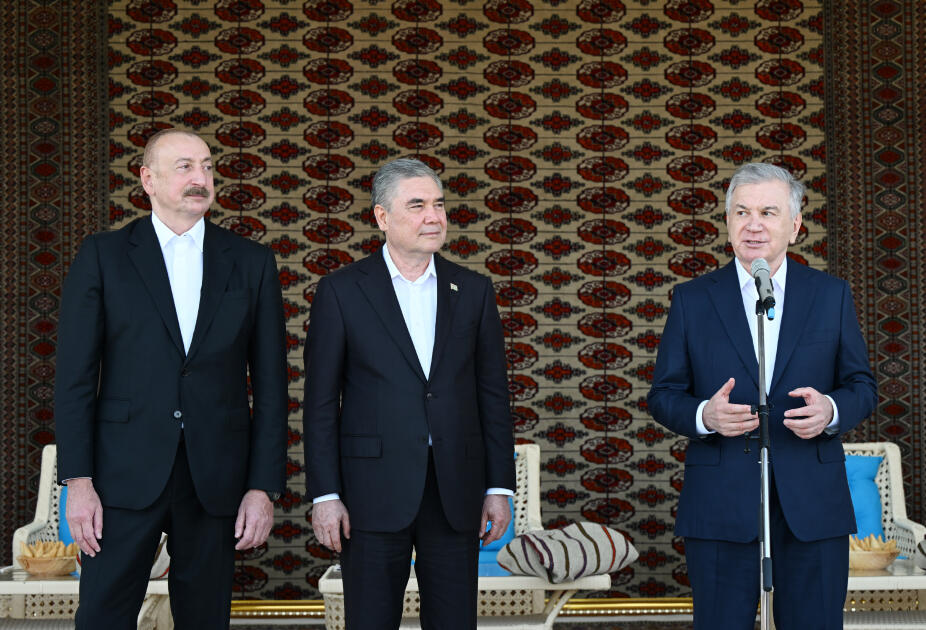 Prezident İlham Əliyevə “Axaltəkə” atı hədiyyə edilib