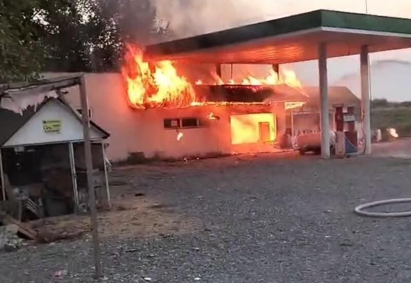 Крупный пожар на заправке в Агджабеди, есть пострадавшие