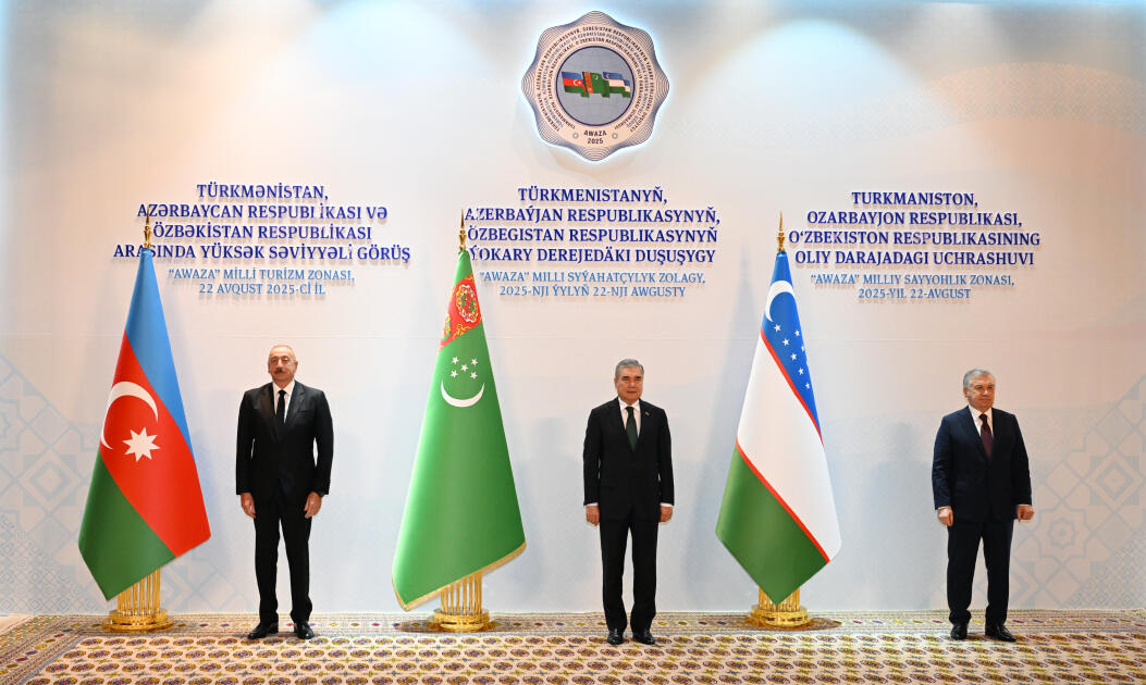 Türkmənbaşı şəhərində Prezidenti İlham Əliyev, Qurbanqulu Berdiməhəmmədov və Şavkat Mirziyoyev arasında yüksəksəviyyəli görüş keçirilib