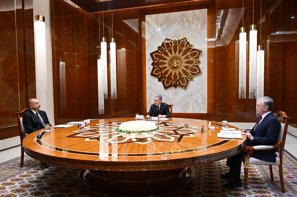 Türkmənbaşı şəhərində Prezidenti İlham Əliyev, Qurbanqulu Berdiməhəmmədov və Şavkat Mirziyoyev arasında yüksəksəviyyəli görüş keçirilib
