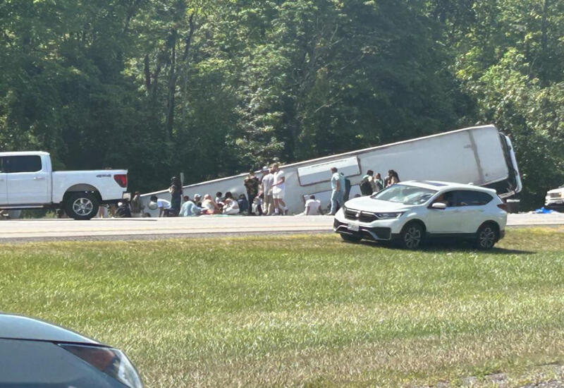В США перевернулся автобус с 50 туристами