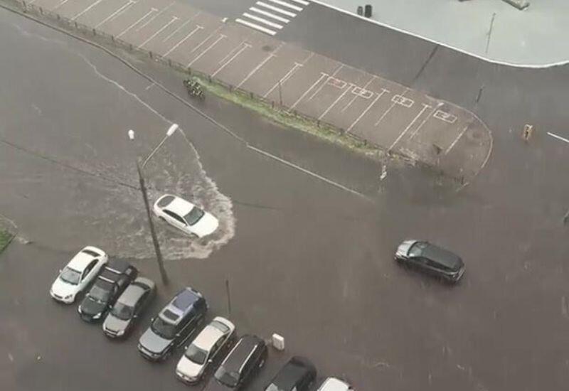В Санкт-Петербурге автомобили ушли под воду