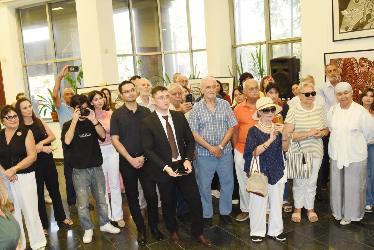 В Баку открылась экспозиция казахского мастера
