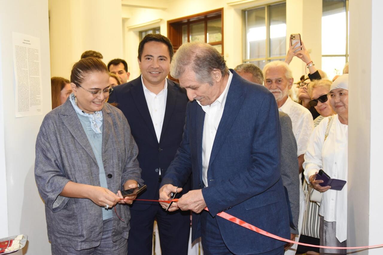 В Баку открылась экспозиция казахского мастера