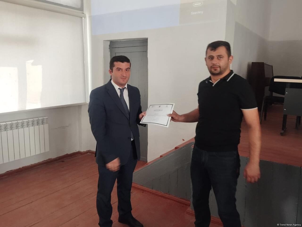 Жителям села Баллыджа Ходжалинского района вручены сертификаты