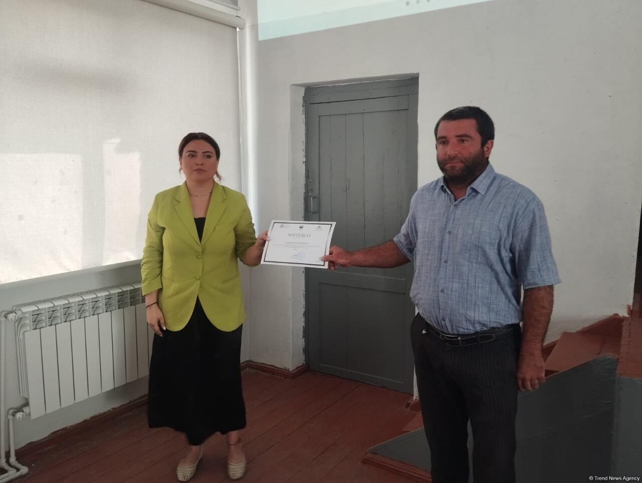 Жителям села Баллыджа Ходжалинского района вручены сертификаты