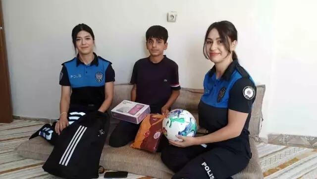 Qızıl dolu çantasını tapan uşağa görün nə hədiyyə etdi