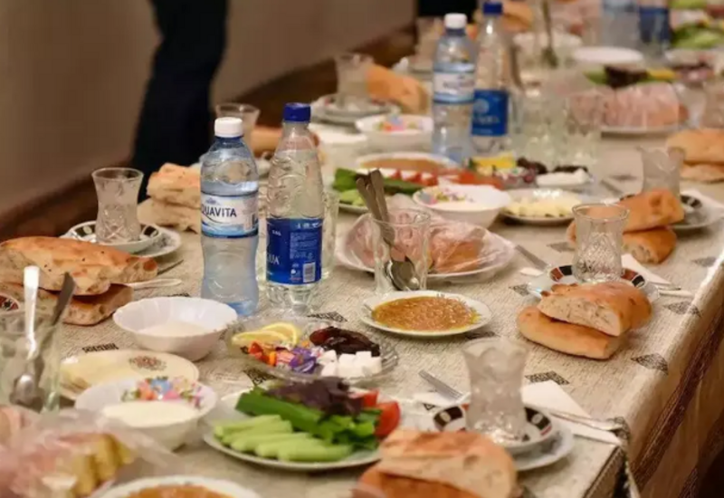 Daha bir rayonda dəbdəbəli ehsan süfrələri