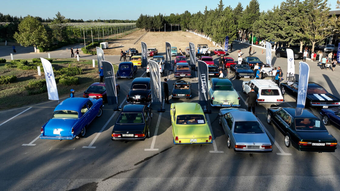 В Баку состоялся заезд классических автомобилей и матч по човгану: