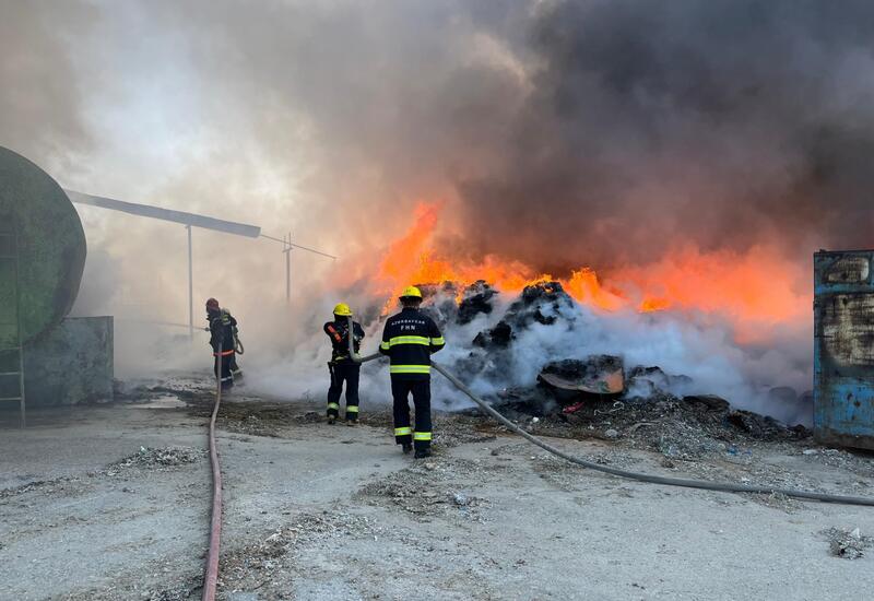 Sumqayıt da karton məmulatlarının istehsalı zavodunda yanğın olub