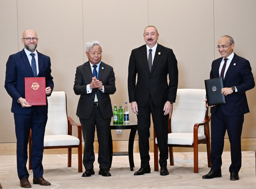 Prezident İlham Əliyev Tiencində Asiya İnfrastruktur İnvestisiya Bankının prezidenti ilə görüşüb