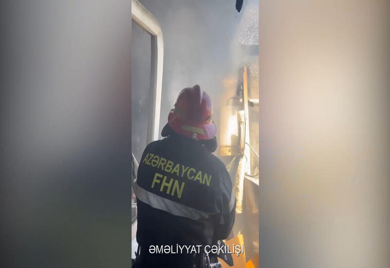 В Баку в жилом доме произошел пожар,
