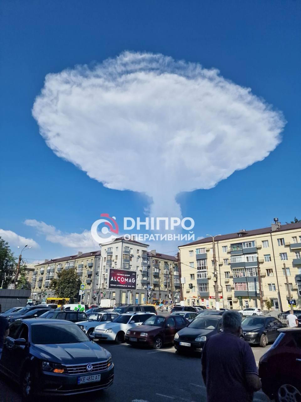 Жители Днепра заметили необычное облако