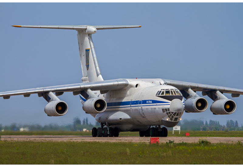 Военный самолёт Ил-76 экстренно сел в России