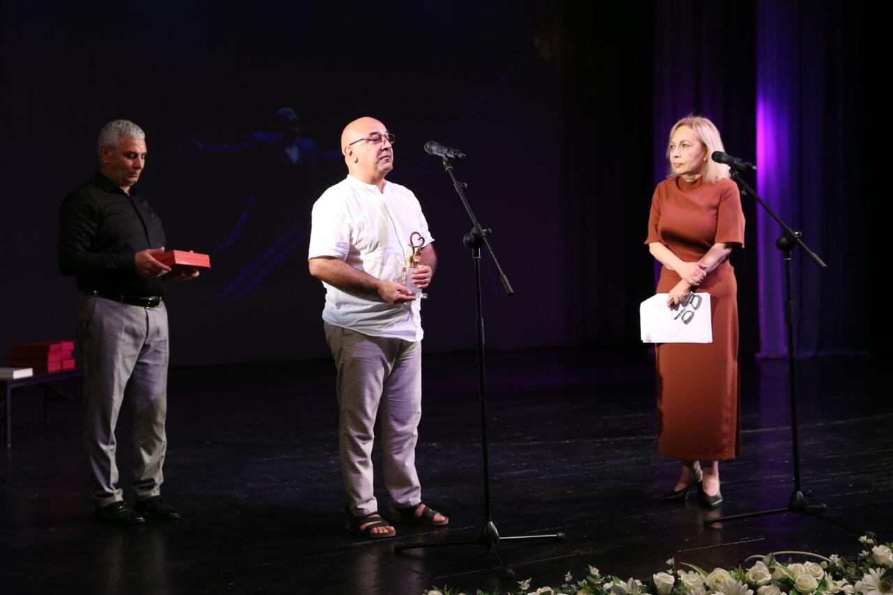 В Баку прошла церемония награждения актеров за плодотворную деятельность