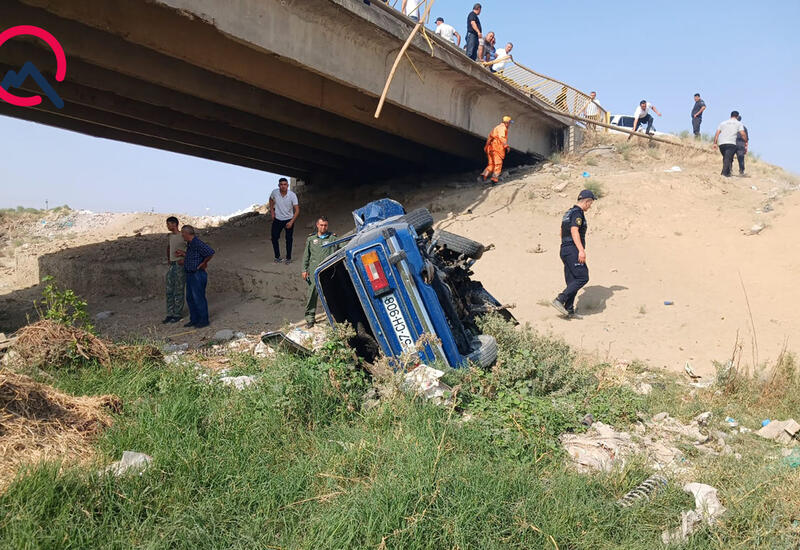 Maşın körpüdən aşdı, hərbçi olan sürücü öldü