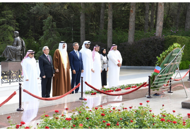 Генсек Совета представителей Бахрейна посетил могилу великого лидера и Аллею шехидов