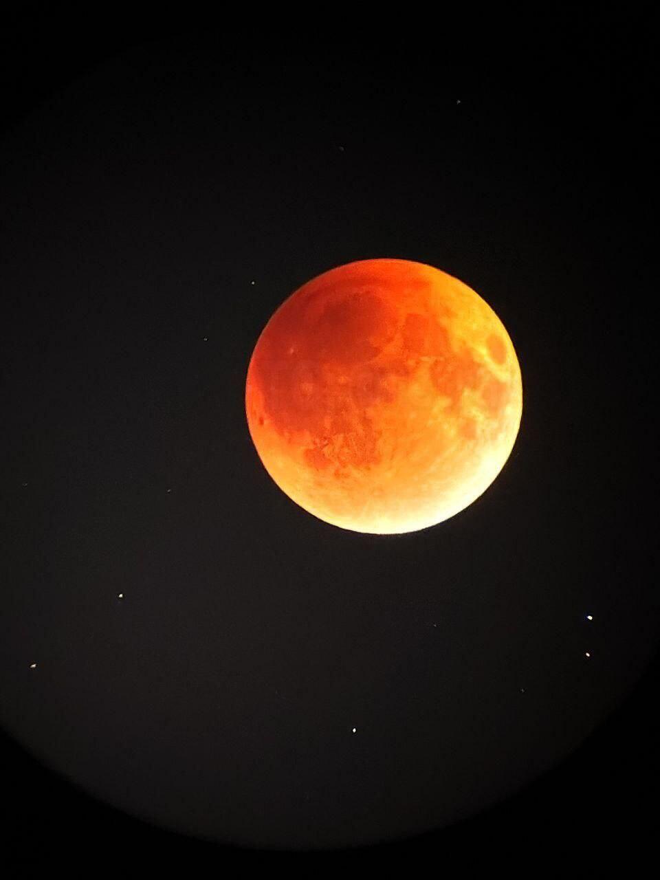 Завершилось Кровавое лунное затмение