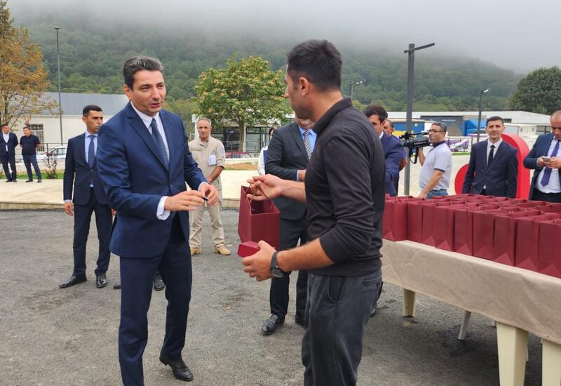 Vəngli kəndinə köçürülən ailələrə yaşayış evlərinin açarları təqdim edilib