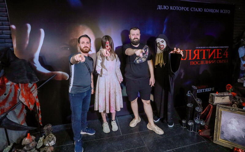 В Баку прошел предпремьерный показ хоррора "Заклятие 4: Последний обряд"