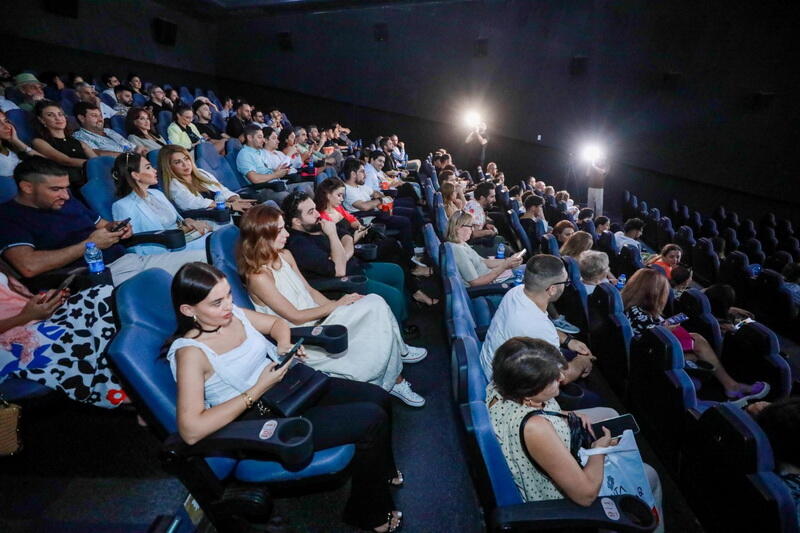 В Баку прошел предпремьерный показ хоррора "Заклятие 4: Последний обряд"