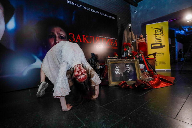 В Баку прошел предпремьерный показ хоррора "Заклятие 4: Последний обряд"