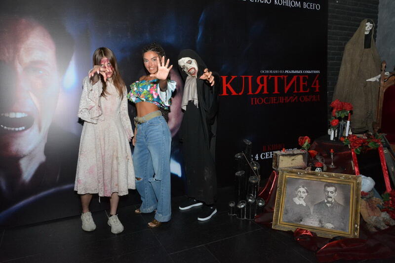 В Баку прошел предпремьерный показ хоррора "Заклятие 4: Последний обряд"