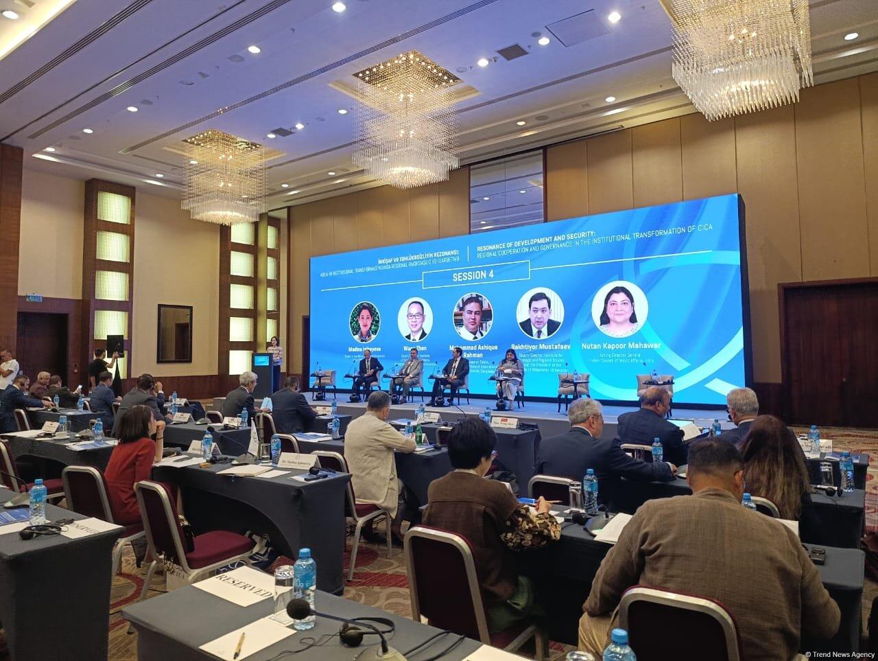 В Баку проходит второй день 13-го заседания Форума аналитических центров СВМДА