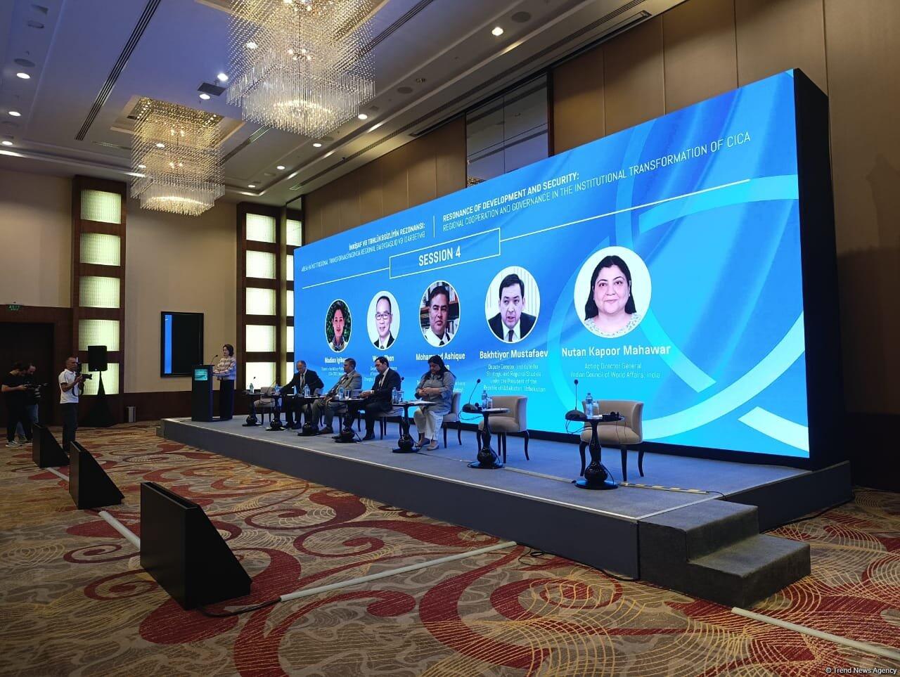 В Баку проходит второй день 13-го заседания Форума аналитических центров СВМДА