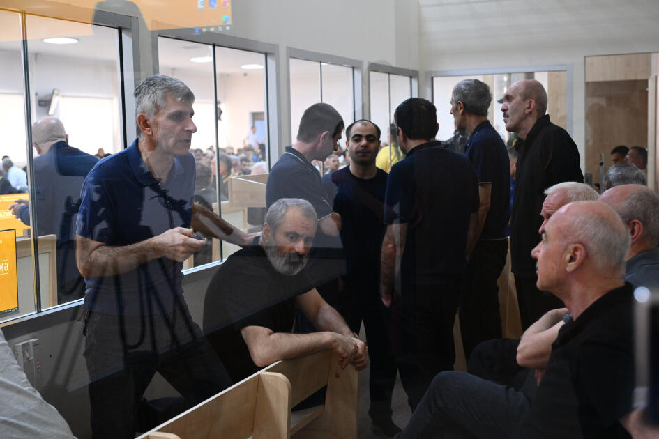 Azərbaycan ərazilərinin Ermənistandan atəşə tutulması, mülki azərbaycanlıların öldürülməsi, girov götürülməsi ilə bağlı sənədlər məhkəmədə elan olunub