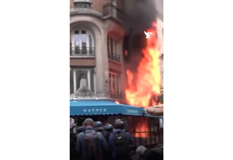Пожар в жилой многоэтажке в Париже произошел из-за полицейской гранаты