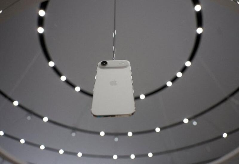 Продажи смартфонов Apple и Samsung рухнули