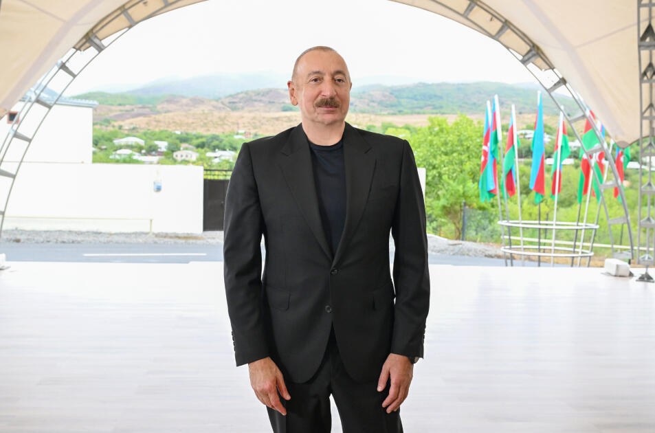Президент Ильхам Алиев встретился с жителями поселков Гырмызы Базар, Гадрут и села Сос