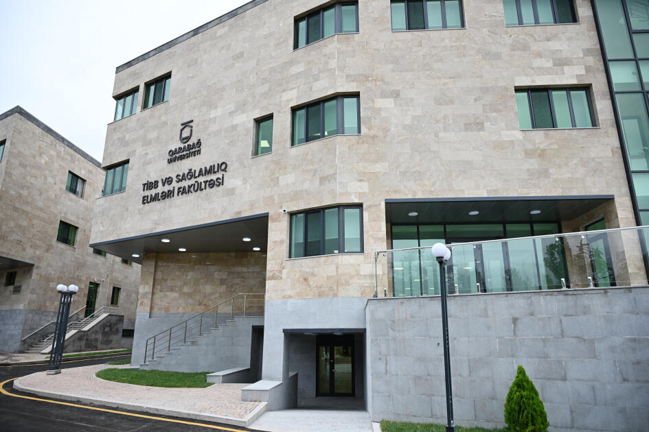 Prezident İlham Əliyev Qarabağ Universitetinin Klinikası binasının, Tibb və sağlamlıq elmləri fakültəsinin tədris korpusunun açılışında iştirak edib