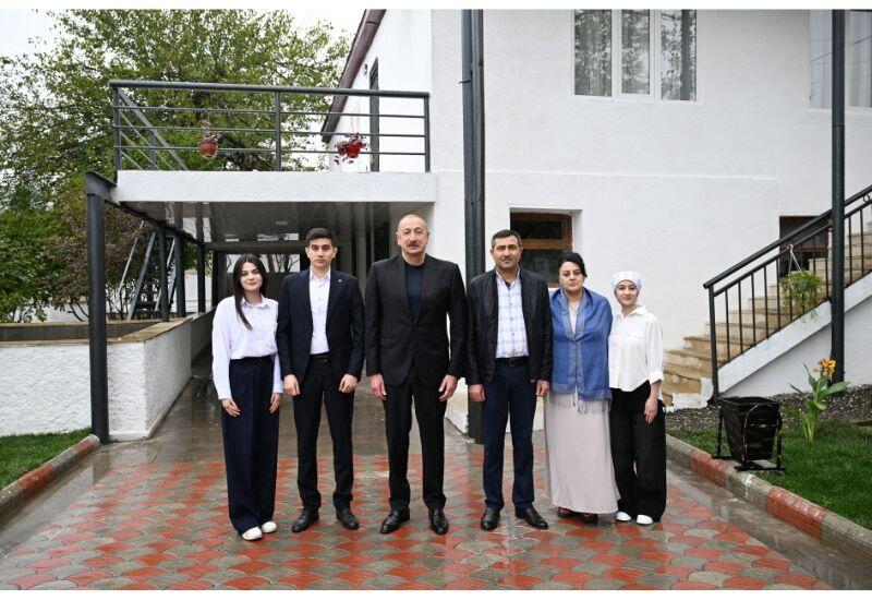 Президент Ильхам Алиев посетил поселок Гадрут Ходжавендского района