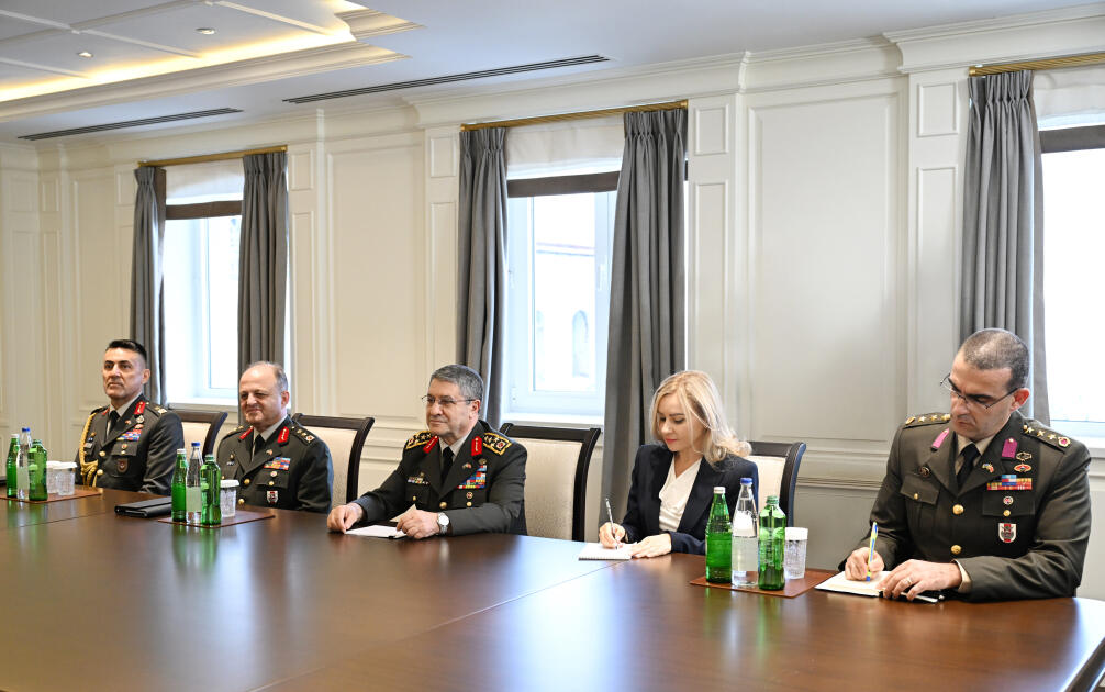 Президент Ильхам Алиев принял начальника Генерального штаба Вооруженных сил Турции