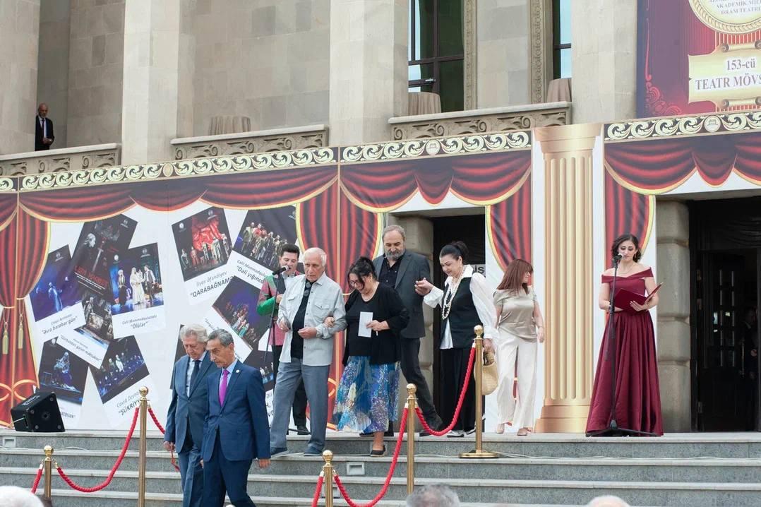 В Баку прошло яркое открытие театрального сезона