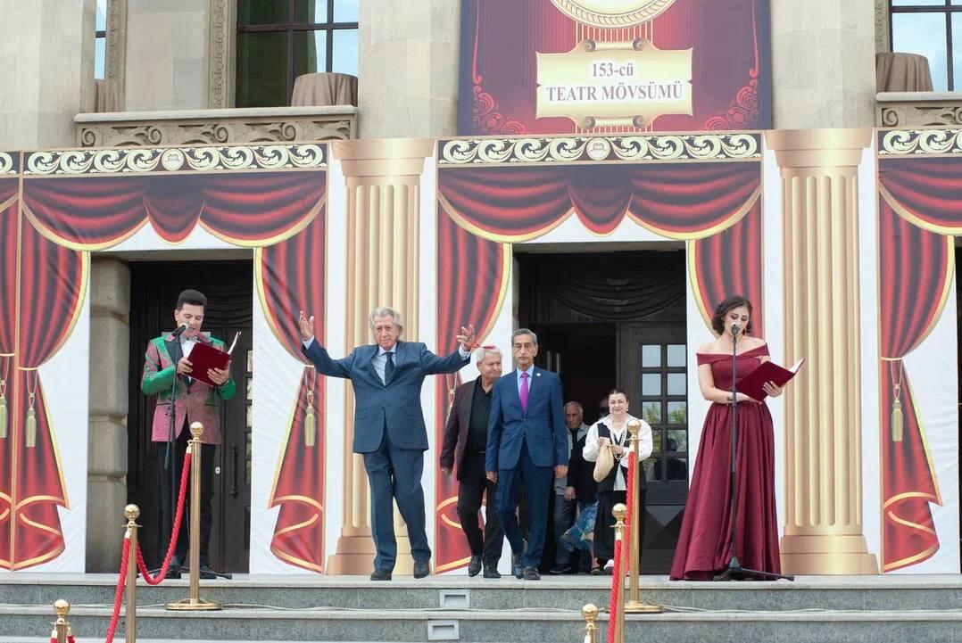 В Баку прошло яркое открытие театрального сезона