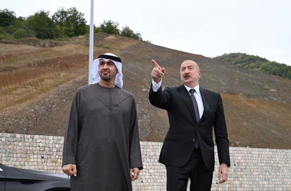Prezident İlham Əliyev və Şeyx Məhəmməd bin Zayed Al Nəhyan Şuşa rayonunun Daşaltı kəndinin fonunda şəkil çəkdiriblər