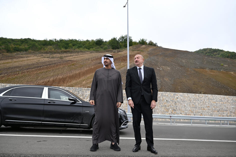 Prezident İlham Əliyev və Şeyx Məhəmməd bin Zayed Al Nəhyan Şuşa rayonunun Daşaltı kəndinin fonunda şəkil çəkdiriblər
