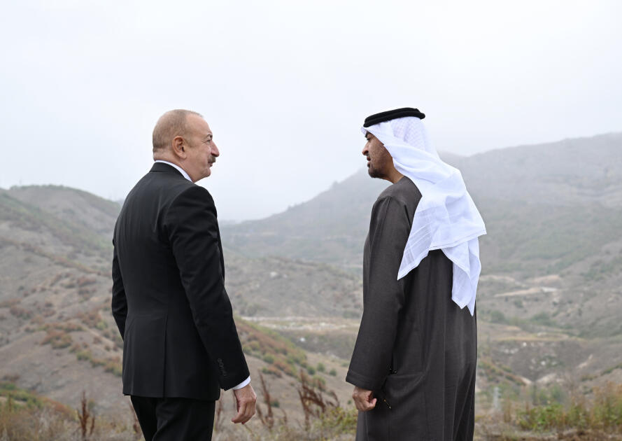 Prezident İlham Əliyev və Şeyx Məhəmməd bin Zayed Al Nəhyan Şuşa rayonunun Daşaltı kəndinin fonunda şəkil çəkdiriblər