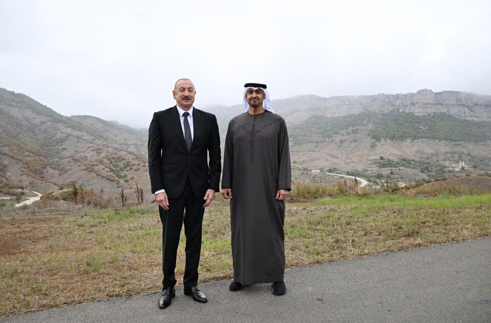 Prezident İlham Əliyev və Şeyx Məhəmməd bin Zayed Al Nəhyan Şuşa rayonunun Daşaltı kəndinin fonunda şəkil çəkdiriblər