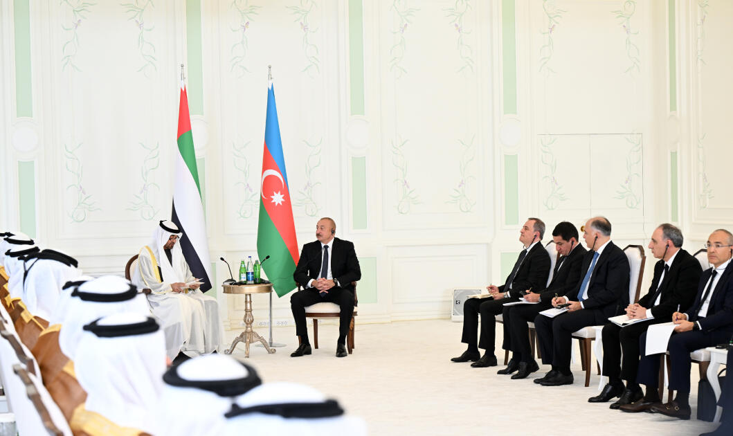 Prezidentlər İlham Əliyevin və Şeyx Məhəmməd bin Zayed Al Nəhyanın geniş tərkibdə görüşü olub, Azərbaycan-Birləşmiş Ərəb Əmirlikləri sənədləri mübadilə edilib