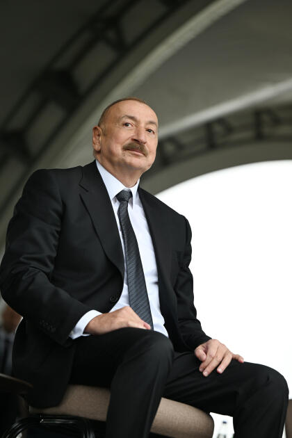 Президенты Ильхам Алиев и Шейх Мухаммед бен Заид Аль Нахайян посмотрели шоу карабахских скакунов на Джыдыр дюзю